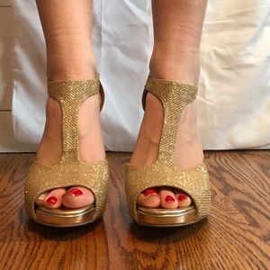 Gold,sparkly, high heels perfect for dancing!
